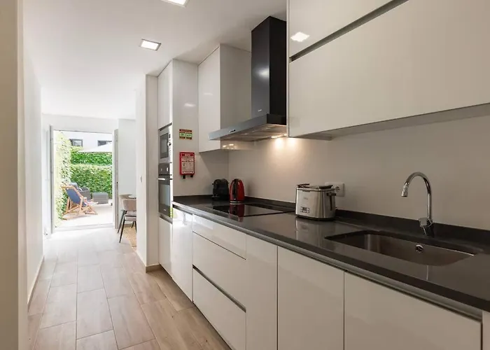 156 Banksy Oasis Terrace Lisboa