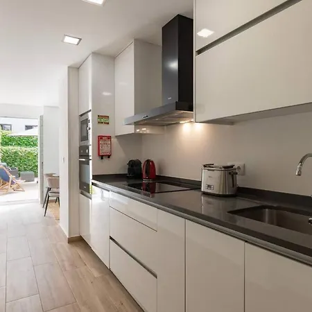 156 Banksy Oasis Terrace Lisboa